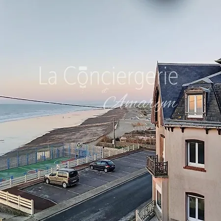 La Vue Mer Des Deux Cotes Le Treport Cayeux