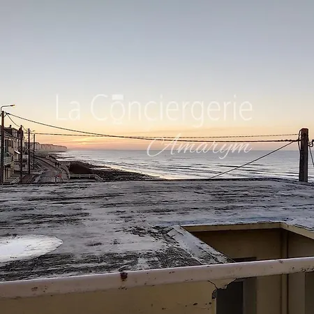 La Vue Mer Des Deux Cotes Le Treport Cayeux *