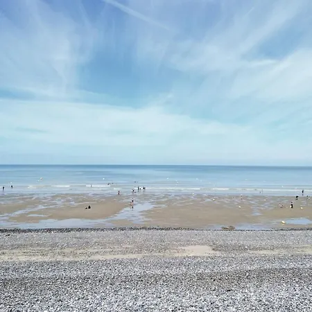La Vue Mer Des Deux Cotes Le Treport Cayeux Ault