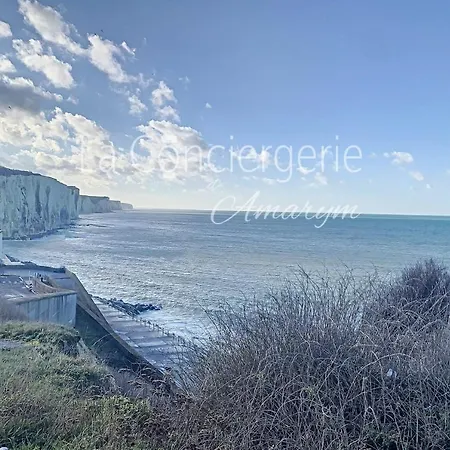 La Vue Mer Des Deux Cotes Le Treport Cayeux