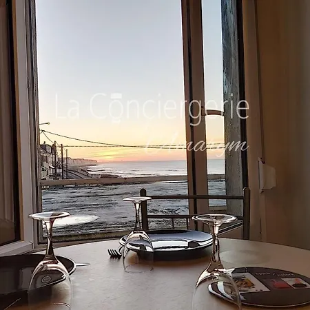 La Vue Mer Des Deux Cotes Le Treport Cayeux Ault